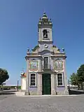 Kirche mit Azulejos-Schmuck im Ortsteil Santa Luzia