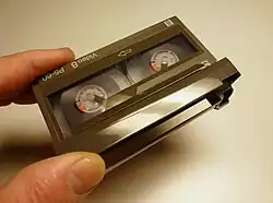 Video-8-Kassette P5-60 mit sichtbarem Band