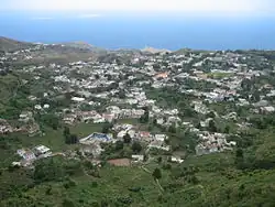 Vila Nova Sintra von einem Aussichtspunkt oberhalb der Stadt gesehen
