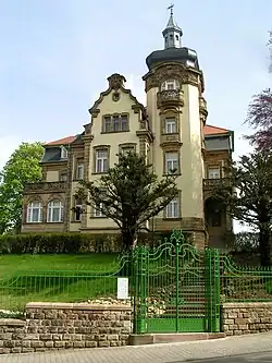 Nördliche Hauptschauseite der Villa Ipser