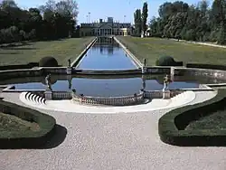 Blick gegen die Reitställe