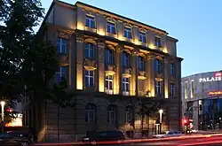 Villa Still in abendlicher Beleuchtung