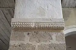 Pfeiler mit Kämpferkapitell