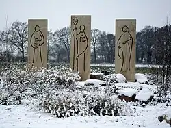 Das bekannte Motiv Gerbert Castus und seine zwei Gefährten in der Mitte der Kreisels Döller Damm an der Umgehungsstraße