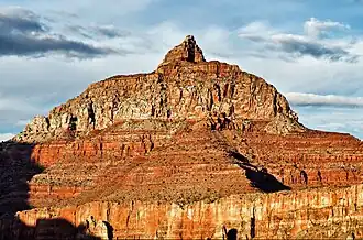 Der Gipfel des Vishnu Temples ist aus Kaibab Limestone aufgebaut