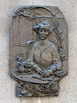 Bronze-Relief zum Andenken an Lene Voigt (2011)