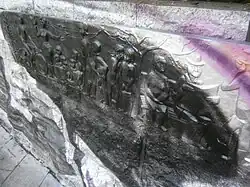 Teil des Bronzereliefs