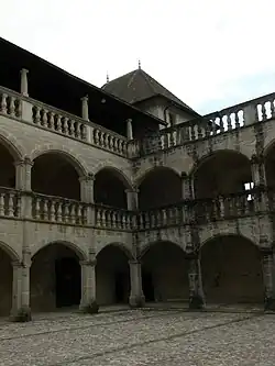 Innenhof des Château de Clermont