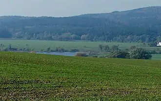Blick von Burghardtroda, am rechten Bildrand ein Haus vom Lindigshof, darüber Die Hardt