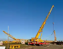 25. Januar 2012: Aufrichten des großen Montagekrans