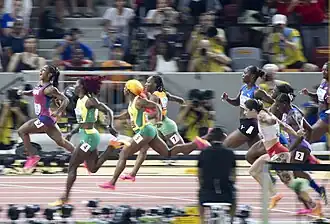 Zieleinlauf (v. l. n. r.): Sha’Carri Richardson, Shericka Jackson, Shelly-Ann Fraser-Pryce, Marie-Josée Ta Lou, Julien Alfred, Ewa Swoboda, Brittany Brown, Dina Asher-Smith, Tamari Davis