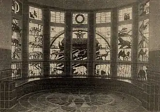 Glasfenster Arche Noah im Erdgeschoss