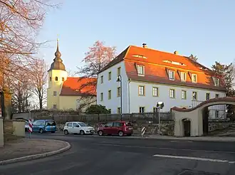 Blick auf Kirche und Pfarrhaus