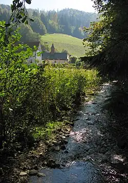Wagensteigbach mit St. Nikolauskapelle in Wagensteig