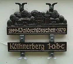 Erinnerungstafel an der heutigen Wohnanlage