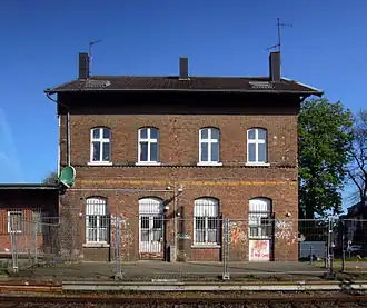 Empfangsgebäude des Bahnhofs, Ansicht von Süden