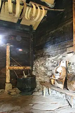 Offener Arbeits- und Küchenraum