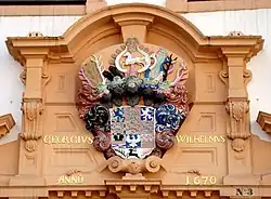 Das Wappen Georg Wilhelms aus dem Jahr 1670. Abbildung des Schlosses in Celle.