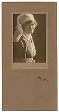 Stella Davies meldete sich im März 1915 freiwillig für den Krankenpflegedienst der australischen Armee und diente in Ägypten und Frankreich im Australian General Hospital Nr. 1.