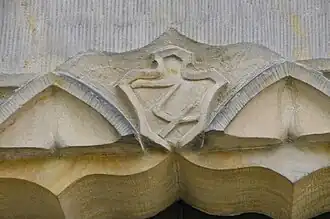 Schlussstein des Turmeingangs mit unbekanntem Zeichen