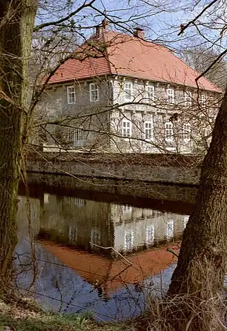 Burg Hopen mit Gräfte