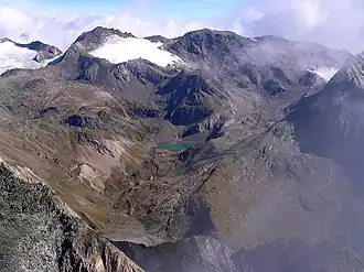 Die Weißspitze (halblinks), davor das Garaneberkees und der Eissee von Südwesten, von der Kreuzspitze aus gesehen