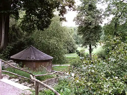 Borkenhäuschen im Park an der Ilm, 2011