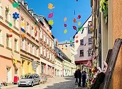 Weinkellerstraße im Frühling