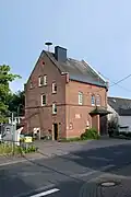 Alte Schule, erbaut 1900, heute Sitz des Bürgermeisteramts