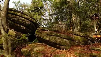 Weltstein mit Gipfelkreuz