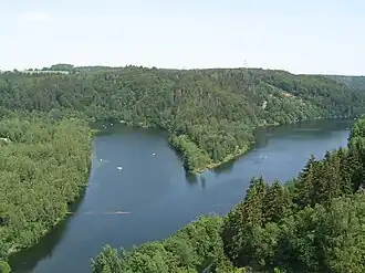 Blick von angrenzender Staumauer der Rappbode-Talsperre auf den Westteil des Stausees Wendefurth