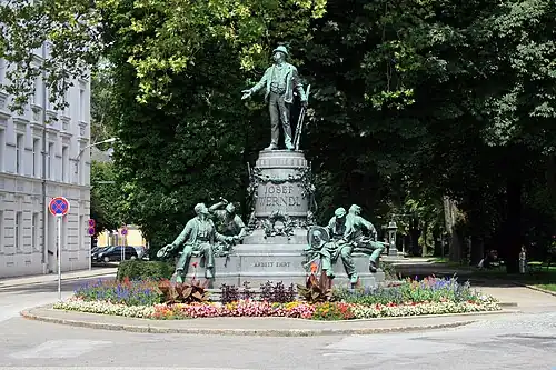 Das Werndldenkmal auf der Promenade
