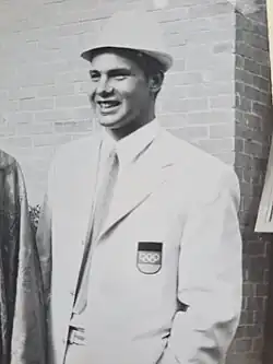 Werner Krammel in der Kleidung der Olympiamannschaft der BRD 1968
