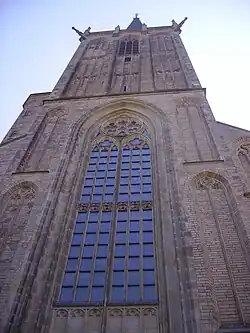 Westfenster zur Turmhalle von außen