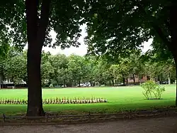 Branitzer Platz mit Neu-Westend-Kirche