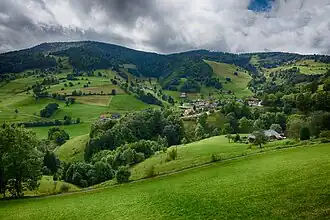 Blick über das Wiedenbachtal hinweg auf den Rollspitz
