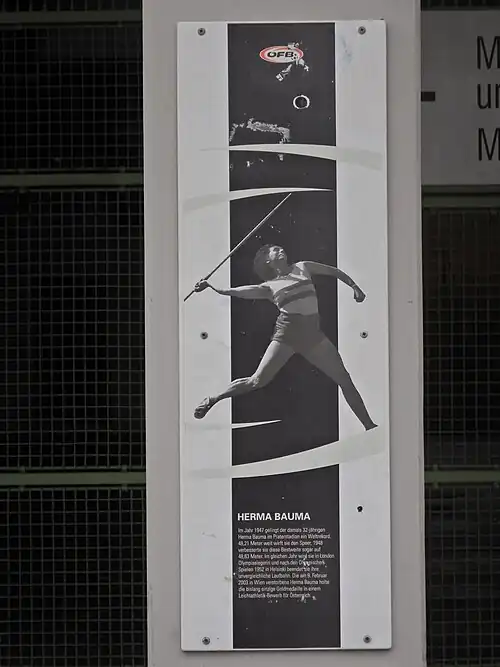 Gedenktafel an die Silbermedaillengewinnerin Herma Bauma – auch Olympiasiegerin 1948