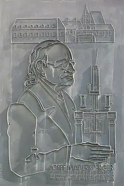 Gedenktafel am Maderspergerhof