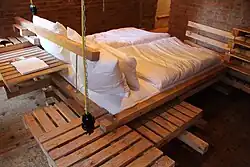 Gästezimmer in rustikalem, puristischen Stil