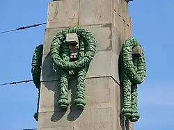 Der Lorbeerkranz als Symbol des Sieges des Jugendstils, hier ein Detail der Brücke über die Zeile