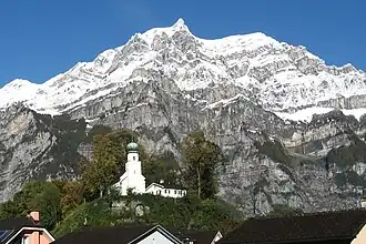 Der Wiggis (Höchnase) von Glarus aus gesehen