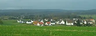 Blick über Winterbach hinweg zur Ellerspring mit dem Fernmeldeturm Ellerspring