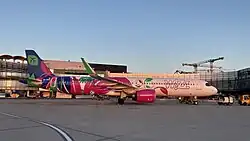 9H-WNM mit der „Fly the greenest“-Bemalung.