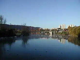 Wohlensee bei Hinterkappelen mit der Überbauung Kappelenring