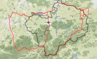 Grenzen der Woiwodschaft Bielsko-Biała (1975–1998), für die sich die Bezeichnung etablierte Grenze des Herzogtums Teschen-Auschwitz unter Mieszko von Teschen Historische Grenze zwischen Schlesien und Kleinpolen nach dem Mittelalter Grenze zwischen den Woiwodschaften Schlesien und Kleinpolen (nach 1998) ﻿Städte