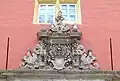 Wappenaufsatz auf dem Westportal