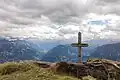 Holzkreuz auf dem Grat zwischen Tguma und Präzer Höhi