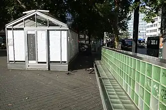 Ehemaliges Glashaus und „Stadtsofa“ (2020)