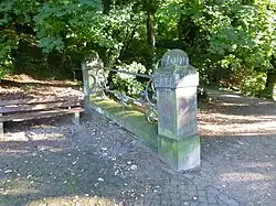 Nebeneingang am Denkmal gegen die Vivisektion 51° 15′ 47,6″ N, 7° 12′ 30,5″ O51.2632337.2084641