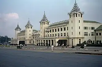 Das dritte, heutige Empfangsgebäude von 1954